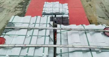 丽江 芝麻白仿形加直形路沿石出货日常