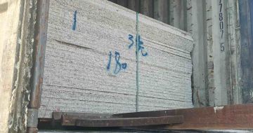 丽江 芝麻白花岗岩石材3.0公分光面毛板装柜出货