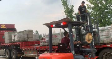 丽江 黄金麻冰裂纹，地铺石装车