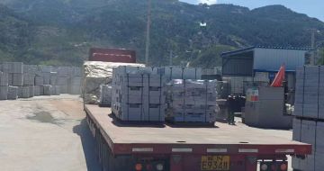 丽江 芝麻白仿形路沿石，直形路沿石