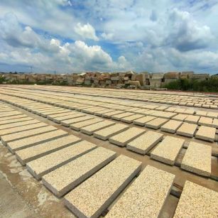 丽江 黄金麻荔枝面花岗岩石材地铺石防护中