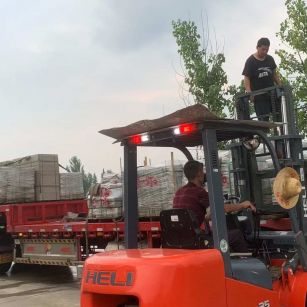 丽江 黄金麻冰裂纹，地铺石装车