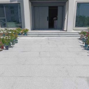 丽江 芝麻白花岗岩地铺石地面铺装