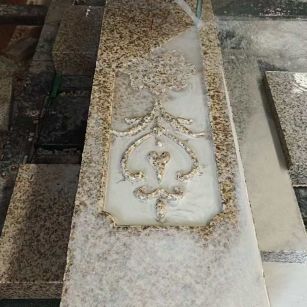 丽江 黄金麻花岗岩异形加工雕刻栏杆大柱