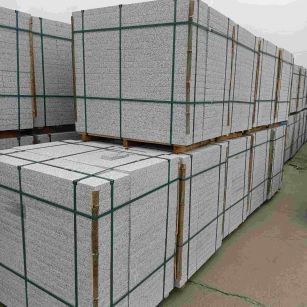 丽江 白麻花岗岩石材荔枝面地铺石（300*600*50）