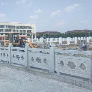 丽江 白麻花岗岩荔枝面河道栏杆