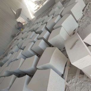 丽江 白麻花岗岩异形坐凳