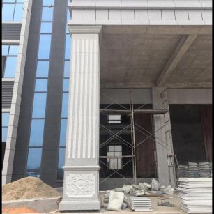 丽江 芝麻白光面花岗岩门楼大柱（罗马柱）配雕花底座