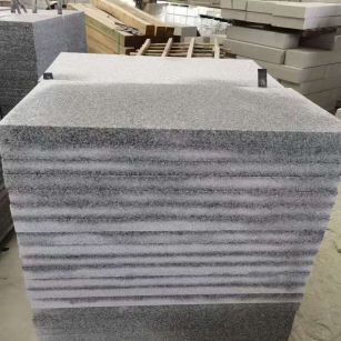 丽江 芝麻白5公分火烧地铺成品，900*400，规格可定制