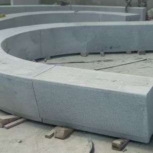 丽江 芝麻白花岗岩光面弧形坐凳