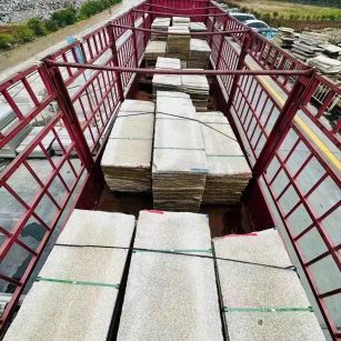 丽江 黄金麻花岗岩荔枝面，光面毛板装车完成