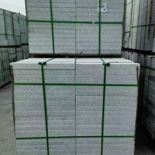 丽江 芝麻白火烧，园林广场市政工程地铺石，1.8~5.0厚均有现货