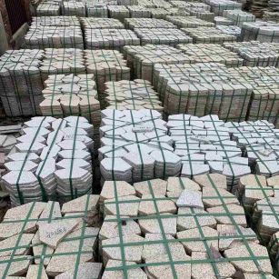 丽江 黄金麻白麻花岗岩荔枝面地铺石(冰裂纹)