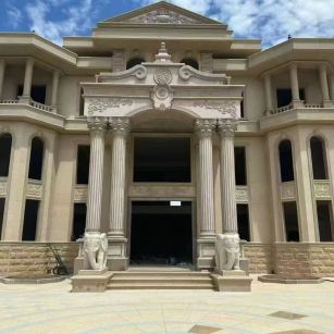 丽江 黄金麻别墅外墙干挂，大柱，大象，蘑菇石，雕花板