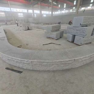 丽江 芝麻白异形坐凳，自然面光面弧形加工