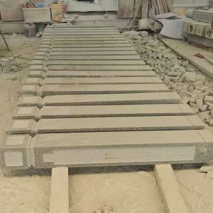 丽江 芝麻白异形加工雕刻-栏杆大柱，方柱