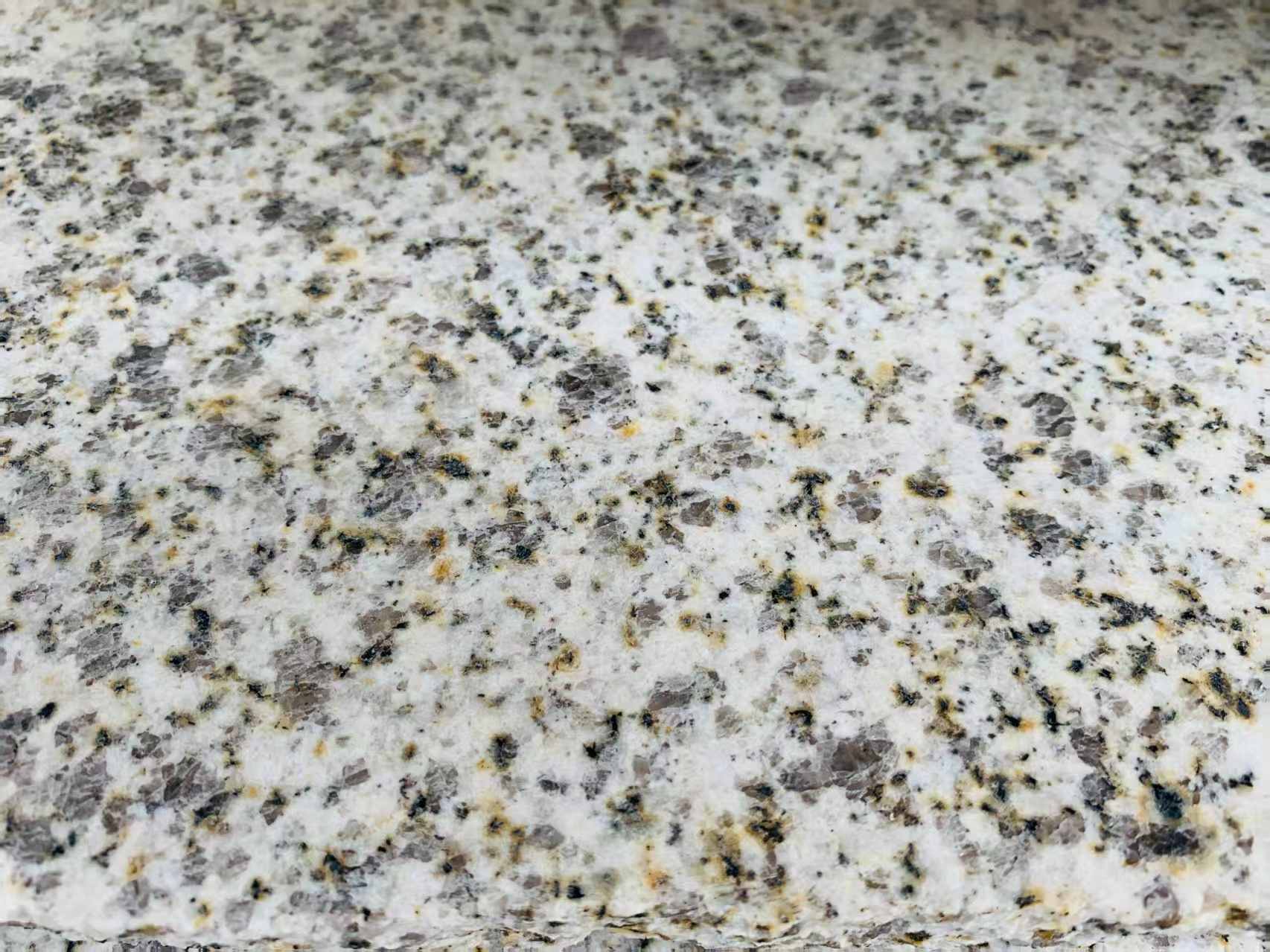 丽江 黄金麻花岗岩石材浅黄光面