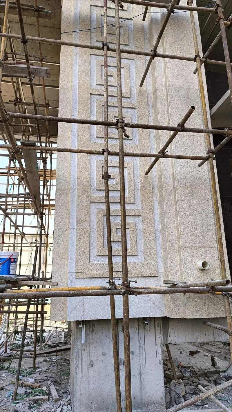 丽江 黄金麻花岗岩别墅外墙干挂回纹造型效果