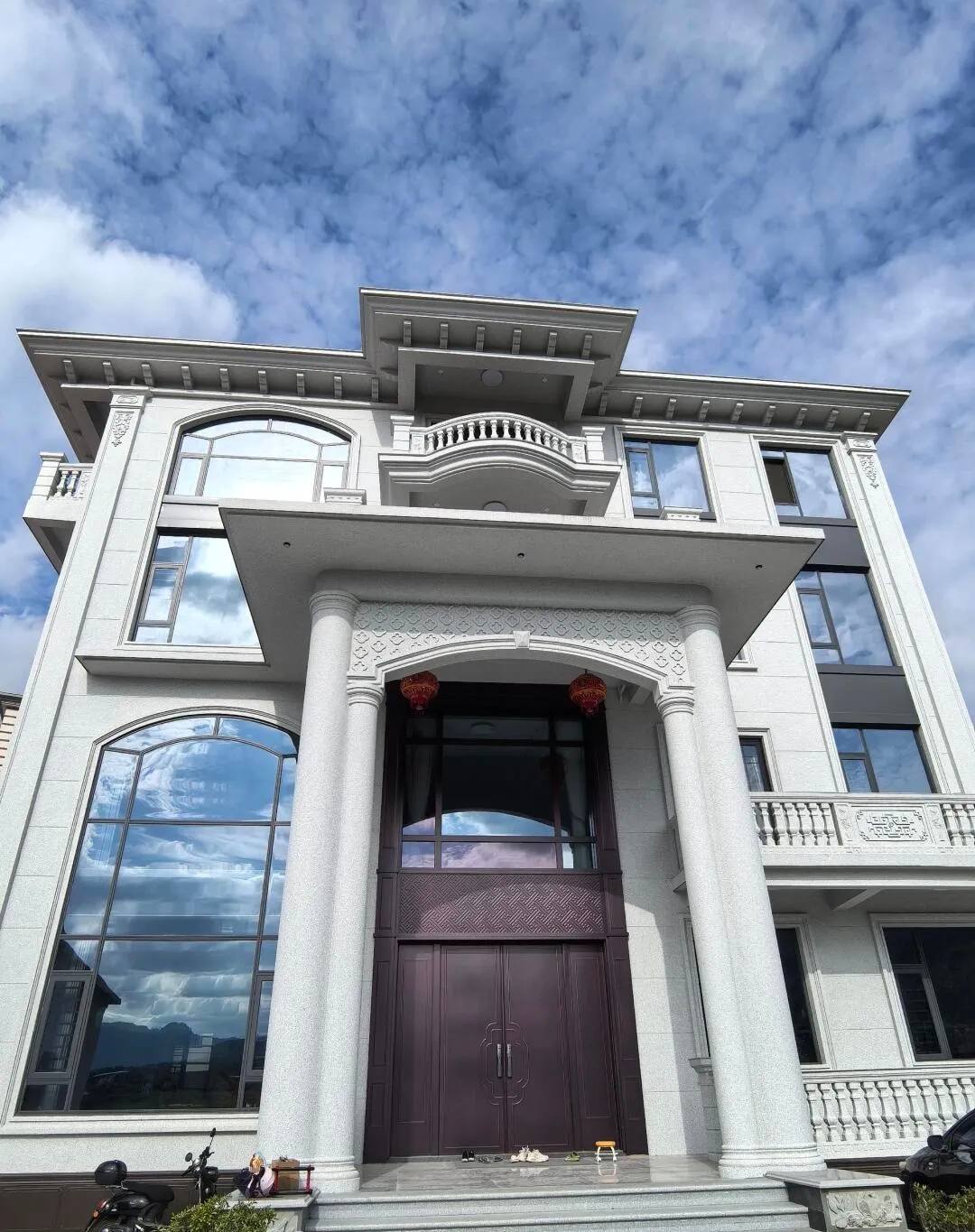 丽江白麻别墅外墙干挂石材效果示例