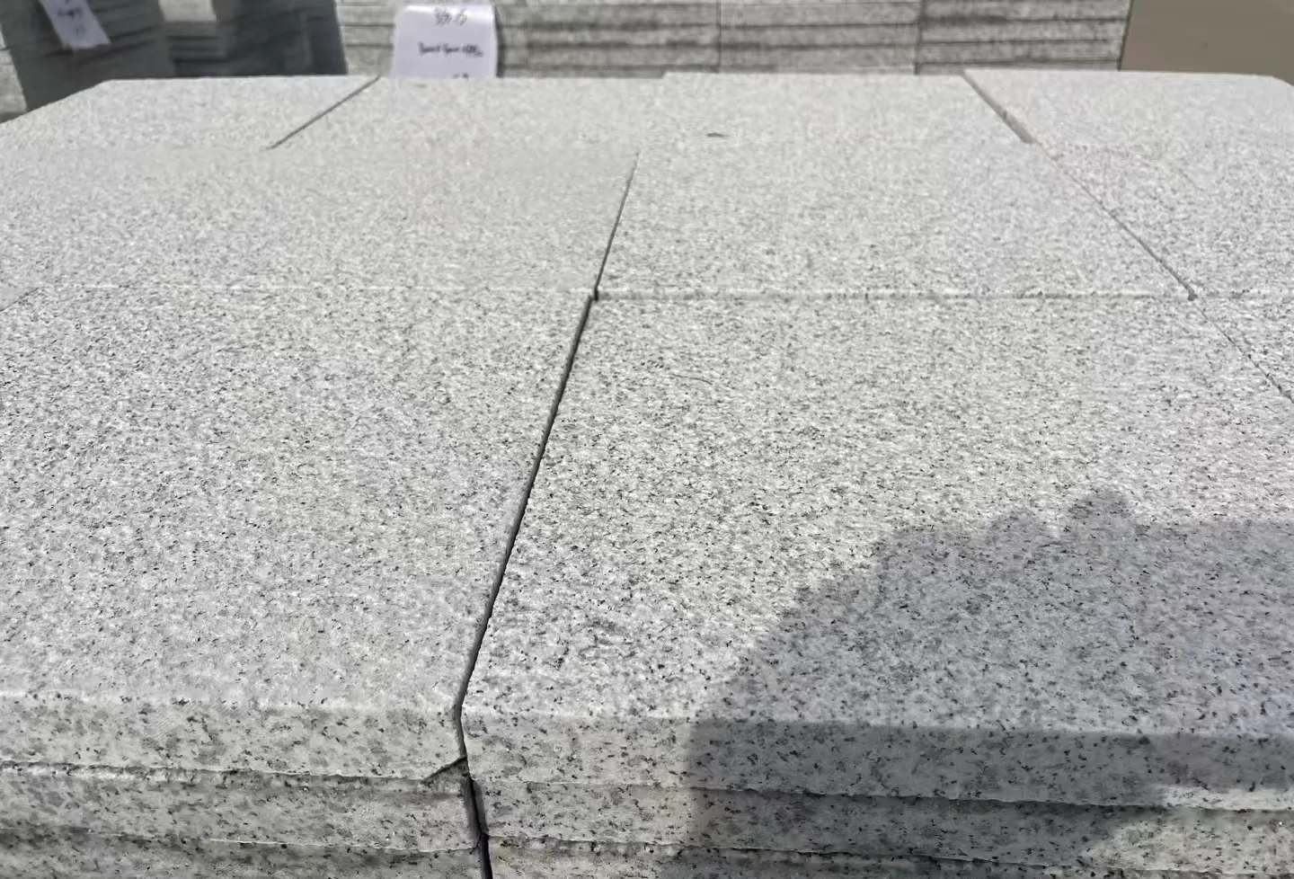 丽江 白麻花岗岩石材推荐 荔枝面地铺石