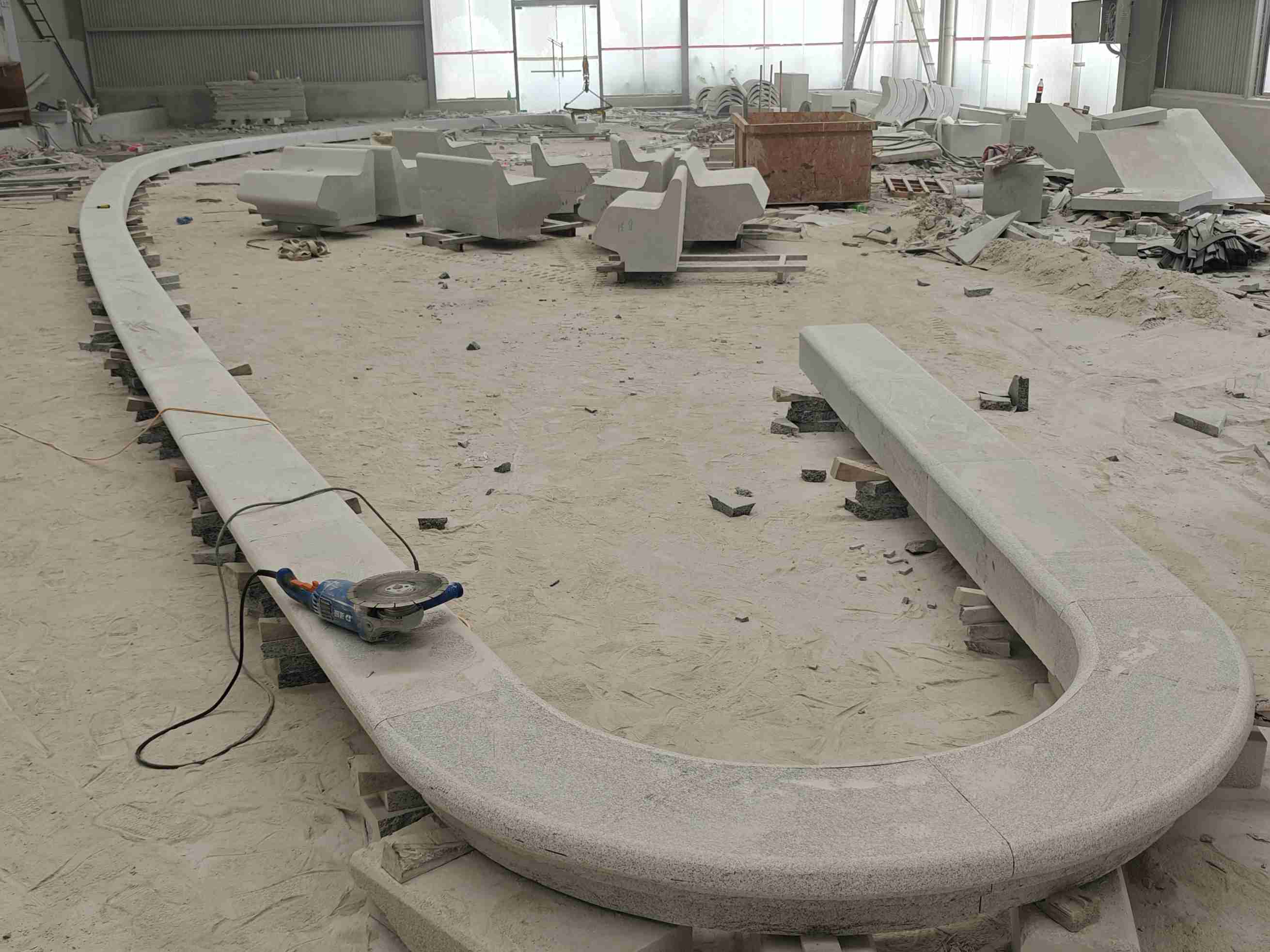 丽江 芝麻白花岗岩弧形花坛石，坐凳石