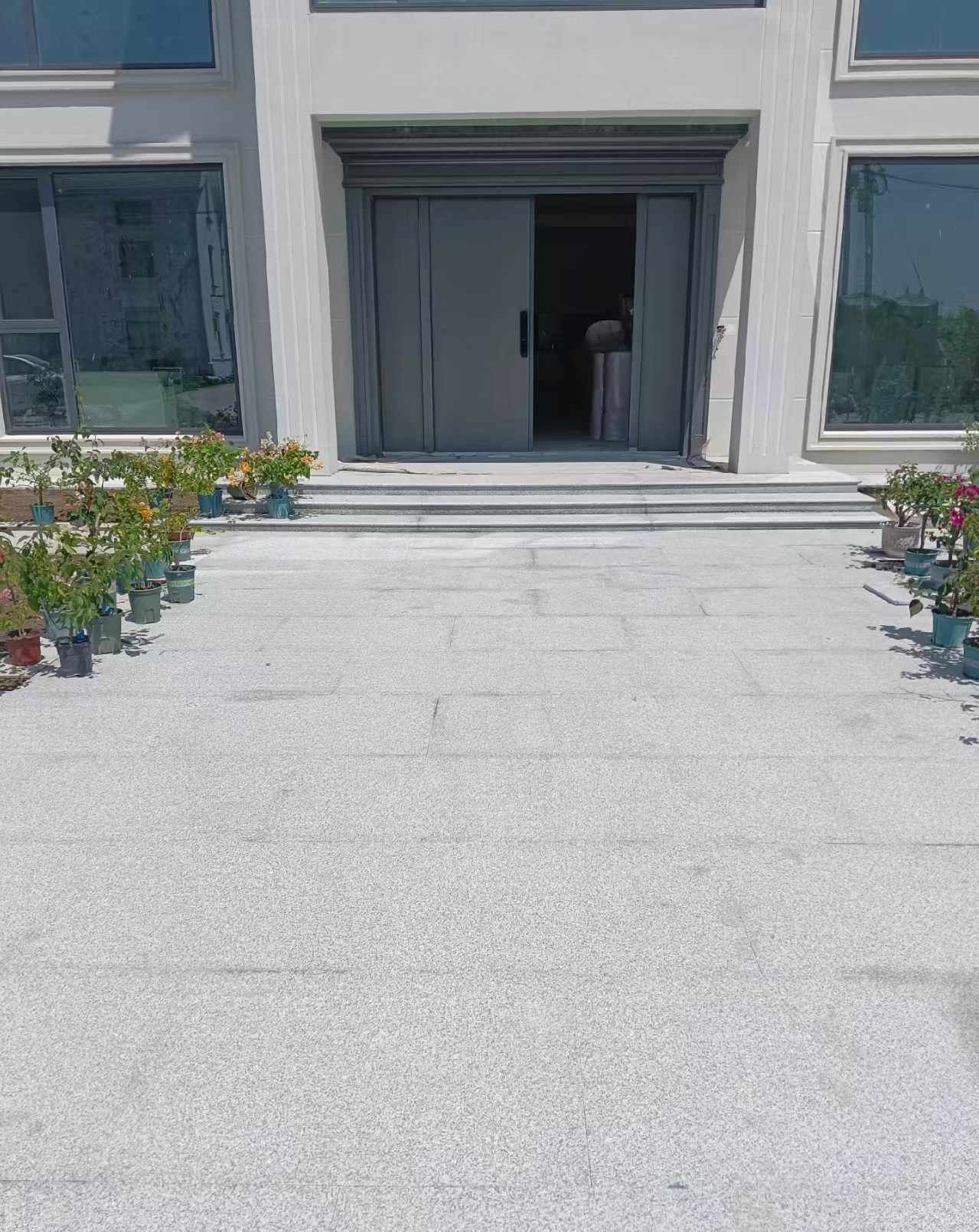 丽江 芝麻白花岗岩地铺石地面铺装