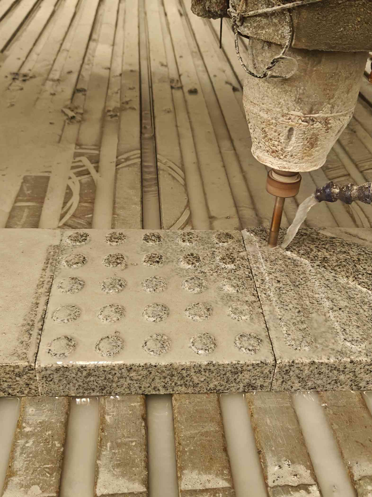 丽江 芝麻白花岗岩石材盲人石、盲道石、盲点石