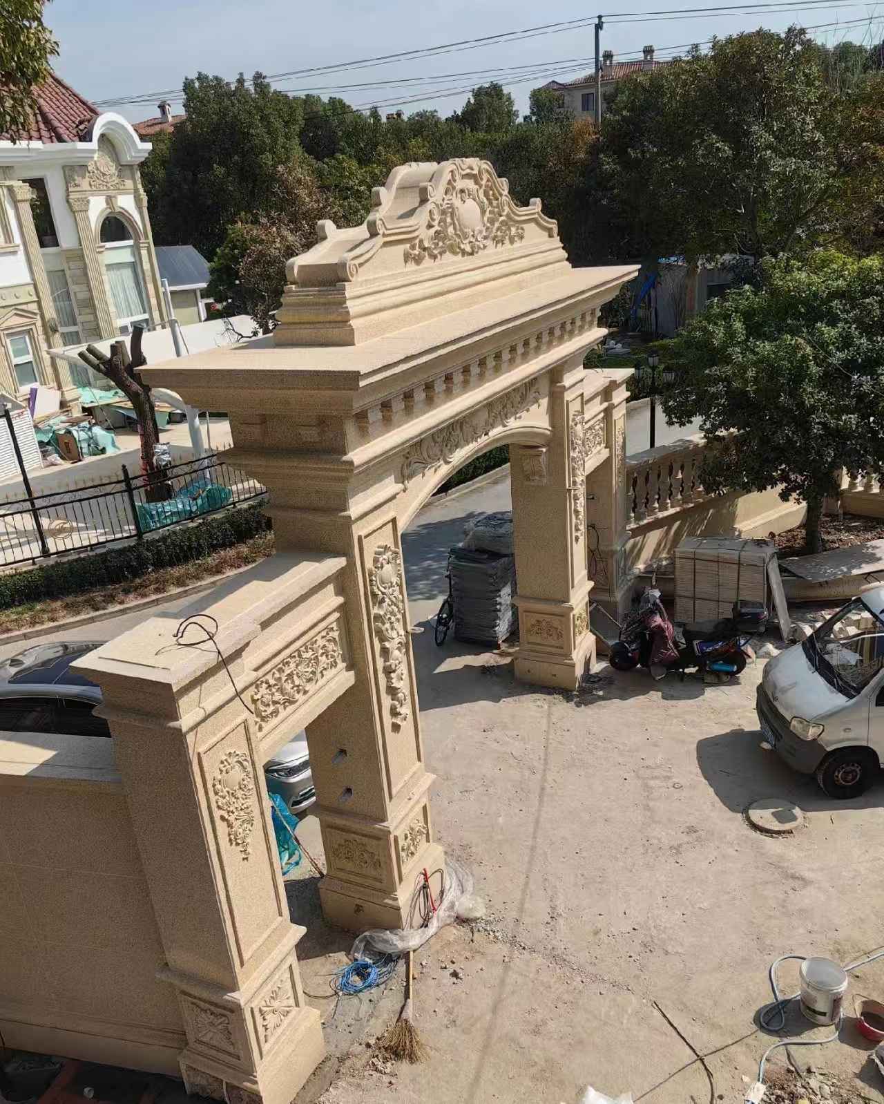 丽江 黄金麻荔枝面花岗岩别墅门楼