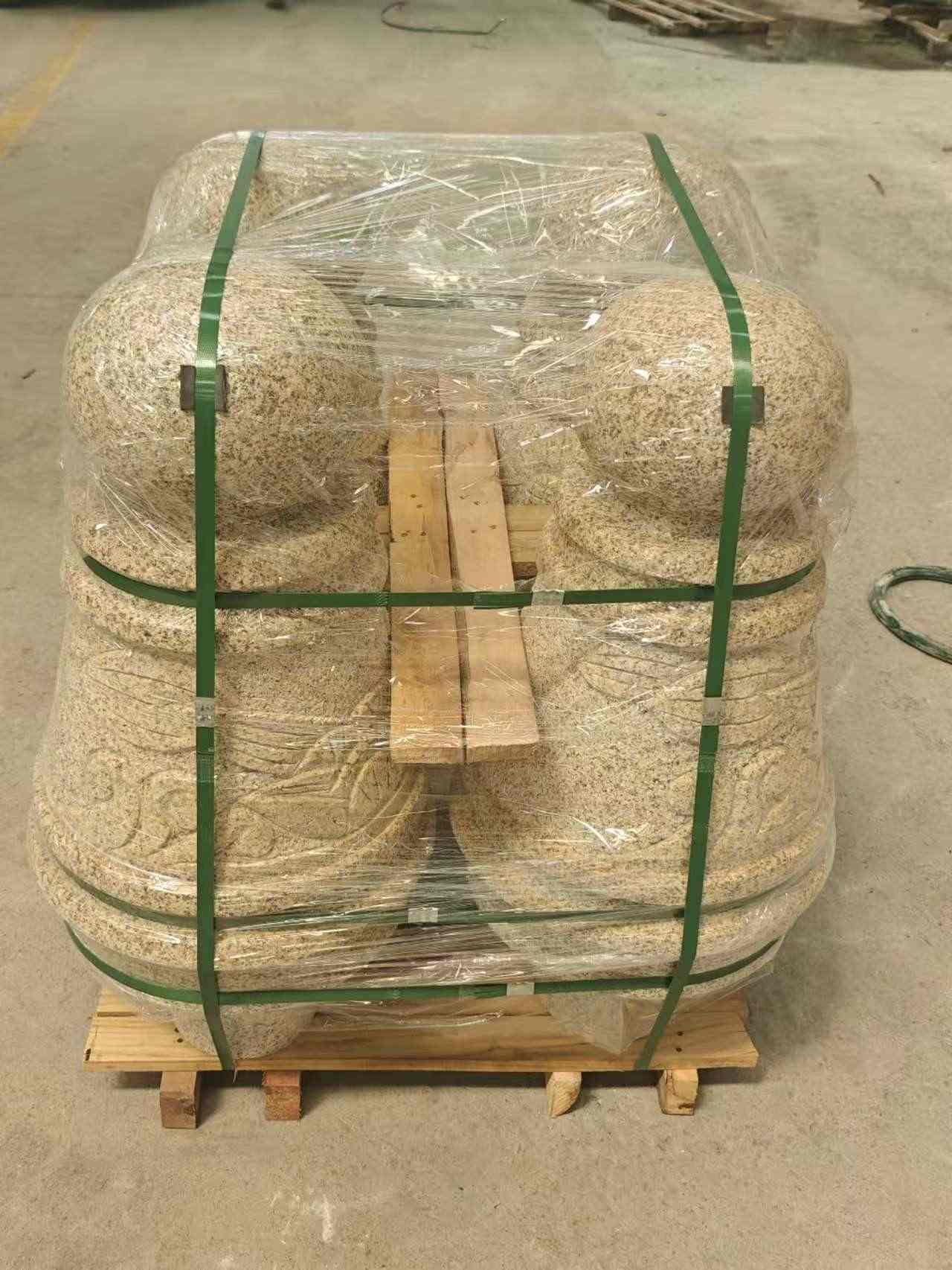 丽江 黄金麻异形定制雕花——棒棒糖挡车柱