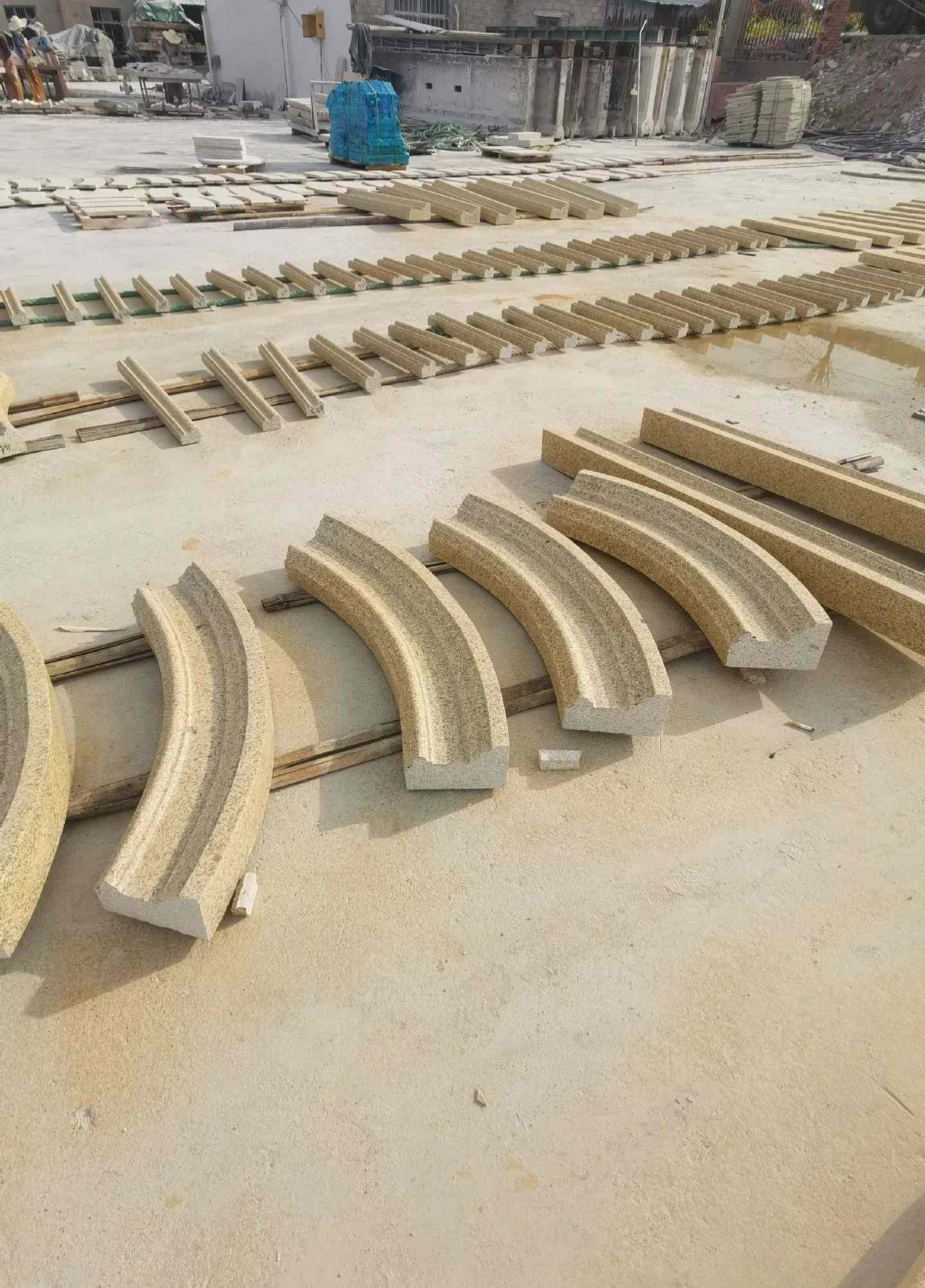 丽江 黄金麻花岗岩别墅线条