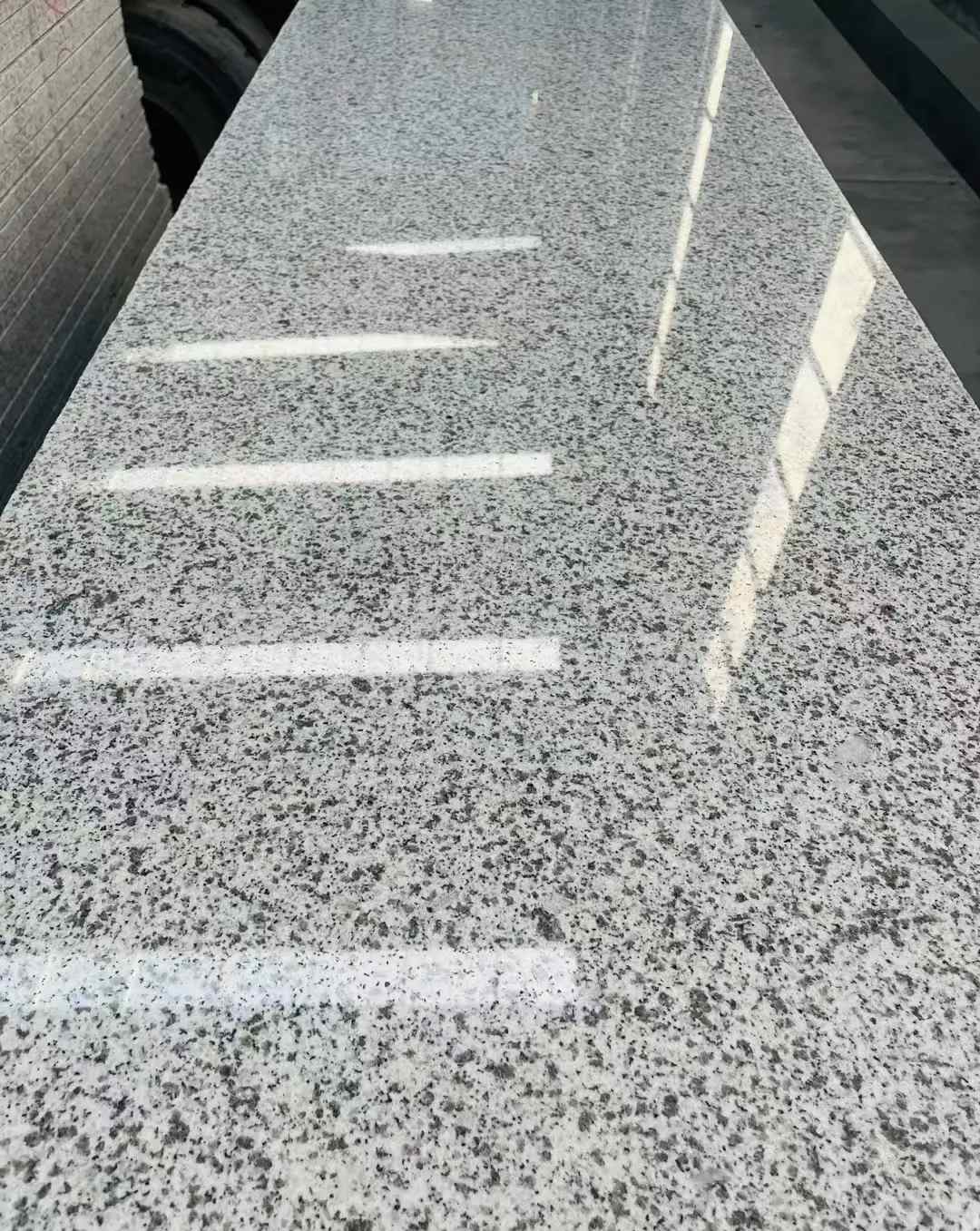 丽江 白麻花岗岩光面毛板