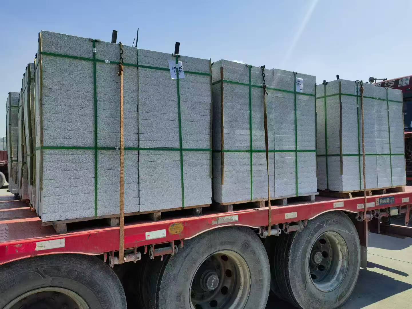 丽江芝麻白花岗岩出货日常地铺石