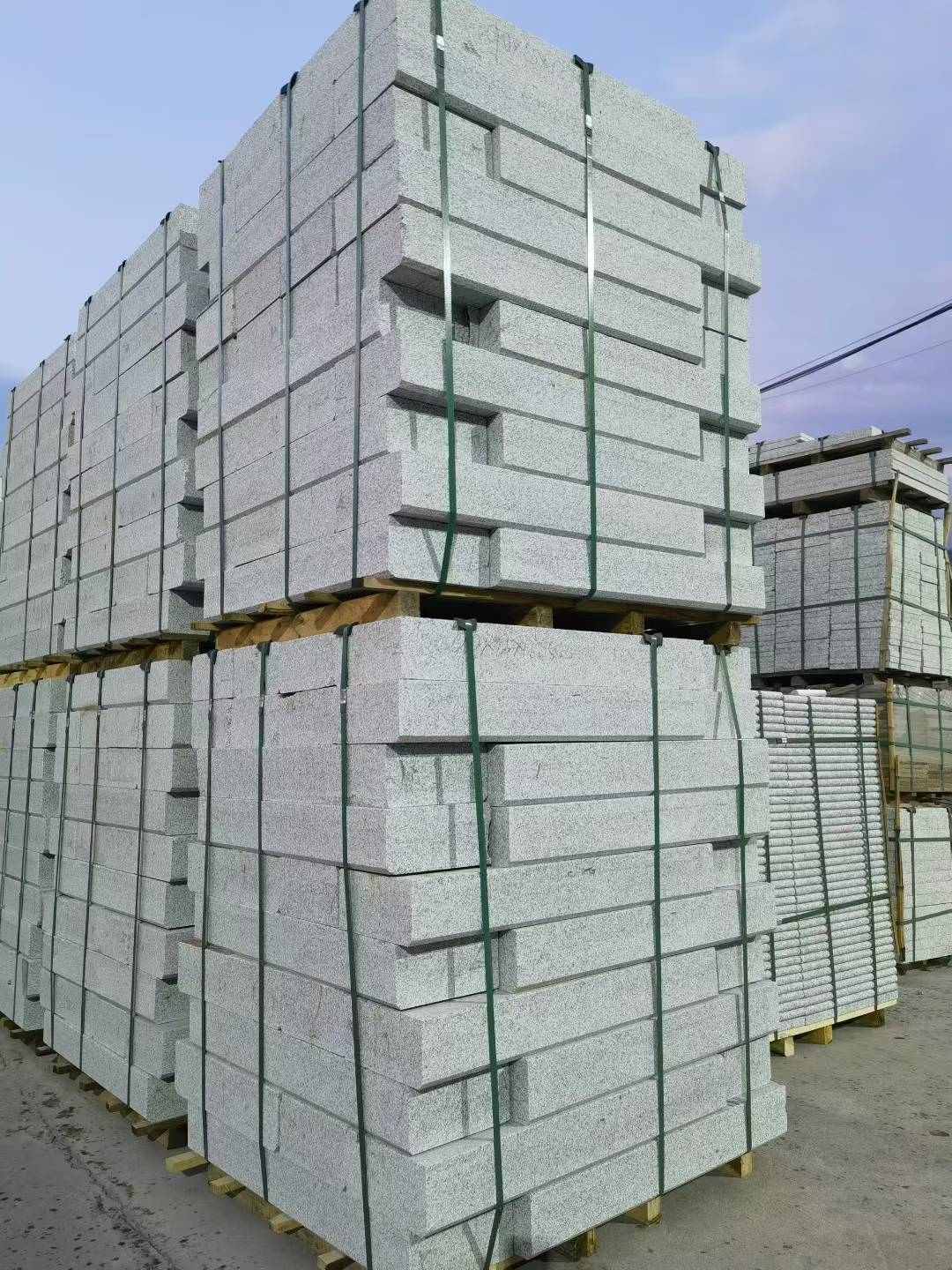 丽江 芝麻白花岗岩路沿石，路缘石，路肩石，道牙，立缘石，马路牙子，街沿石，侧石等