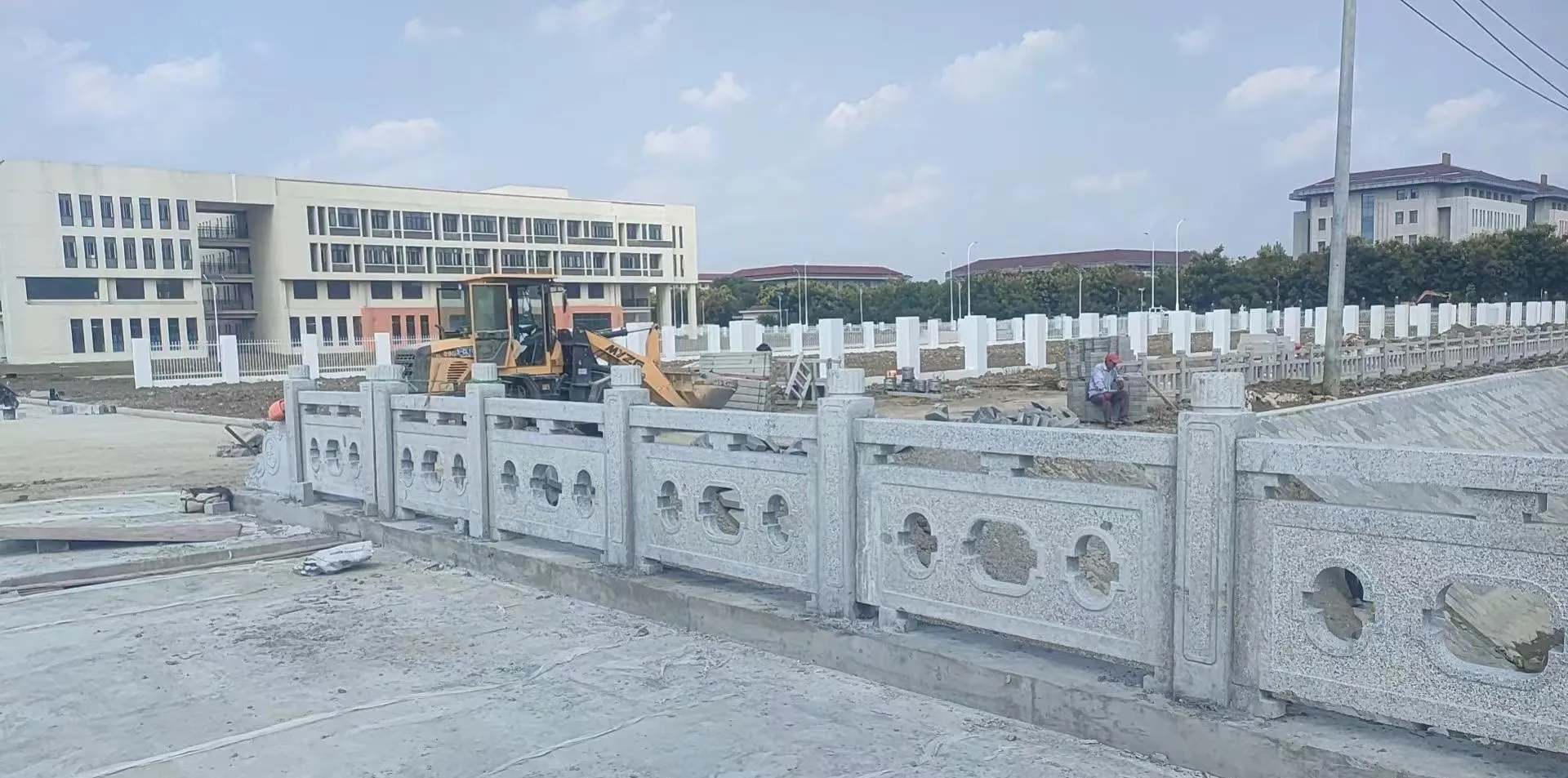 丽江 白麻花岗岩荔枝面河道栏杆