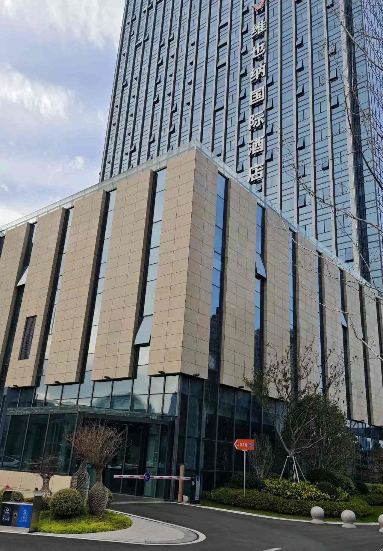 丽江 黄金麻花岗岩外墙干挂