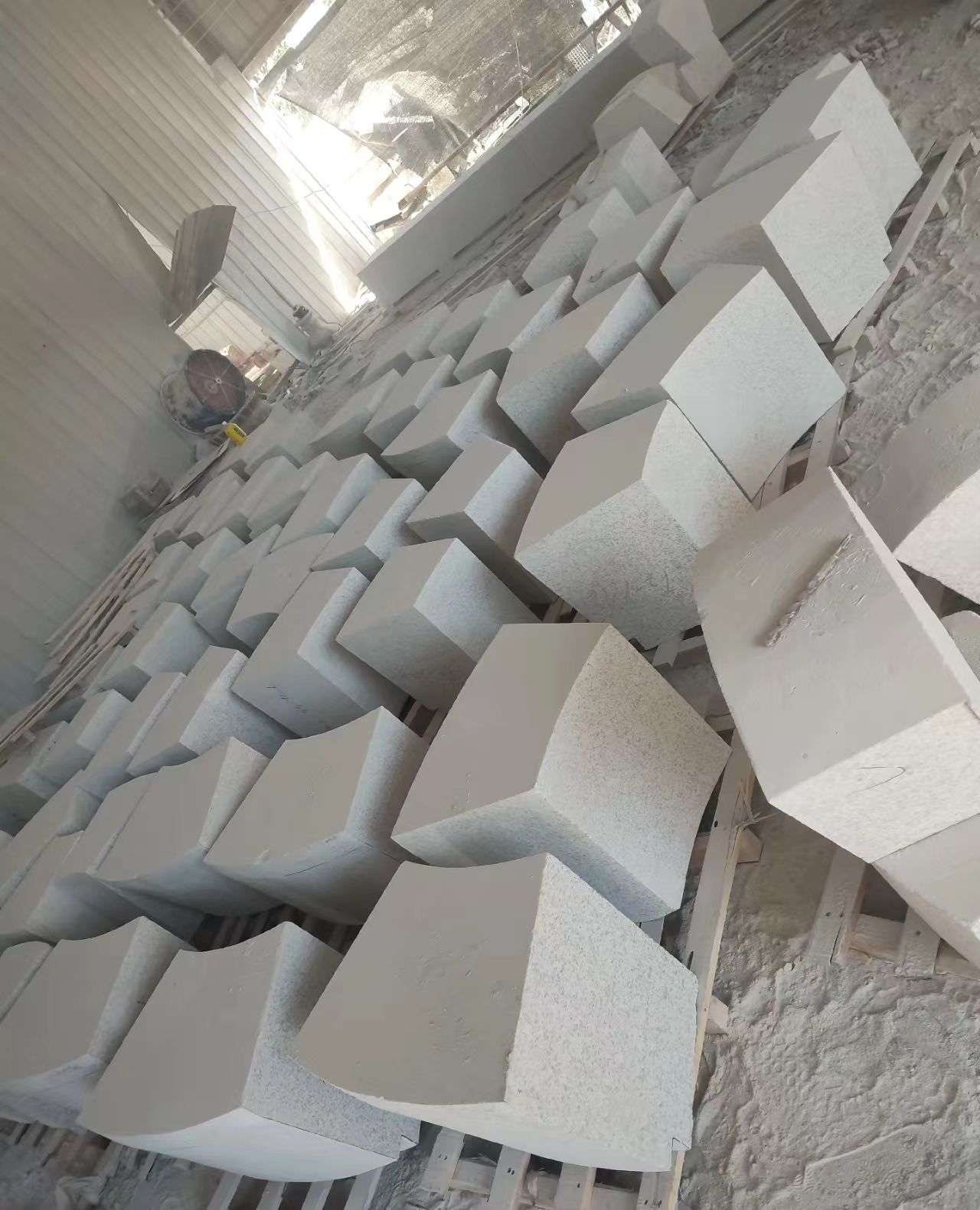 丽江 白麻花岗岩异形坐凳