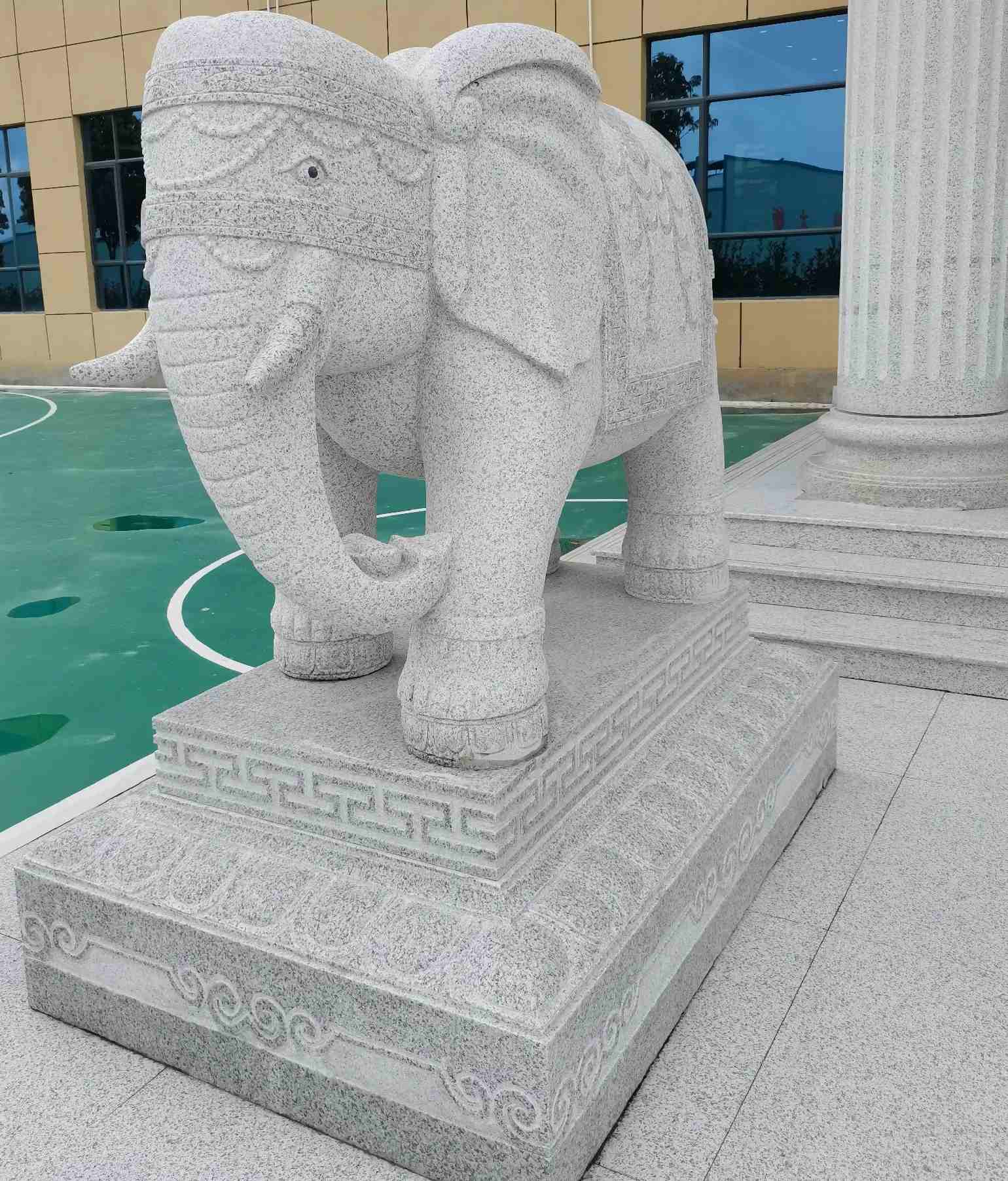丽江 白麻花岗岩动物异形石雕-大象