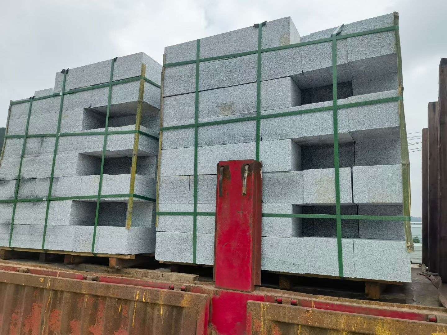 丽江 芝麻白花岗岩路沿石，平石，路侧石，马路牙子，路缘石，立缘石，平缘石等