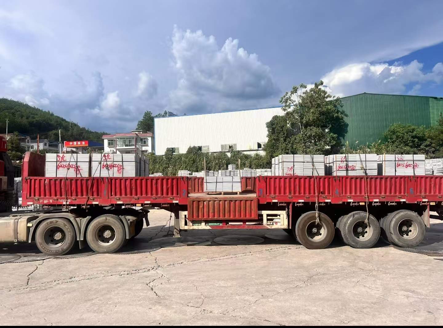 丽江 芝麻灰花岗岩地铺石出货日常