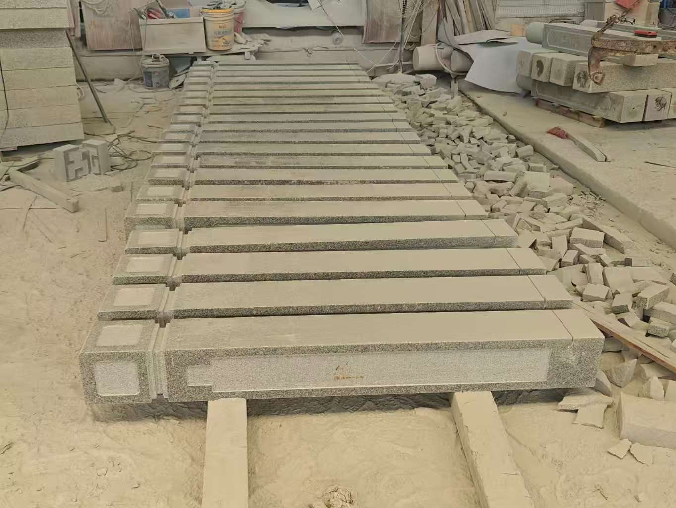 丽江 芝麻白异形加工雕刻-栏杆大柱，方柱