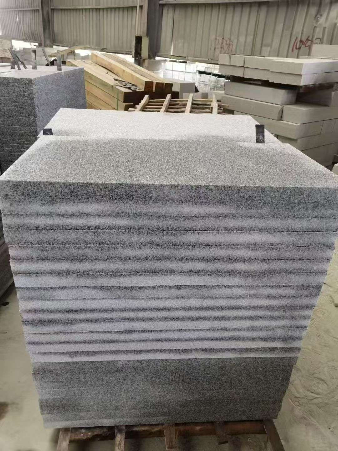 丽江 芝麻白5公分火烧地铺成品，900*400，规格可定制