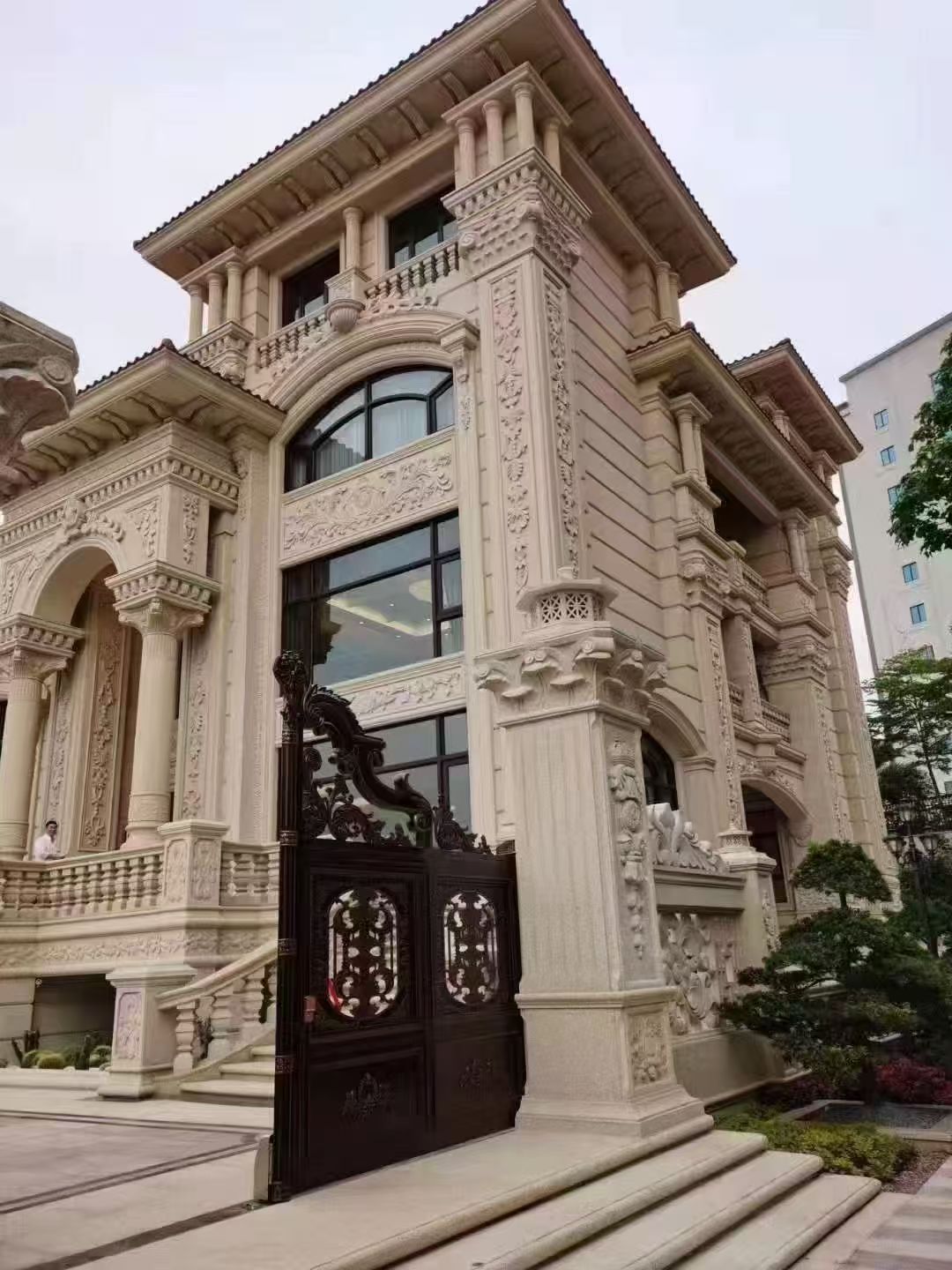 丽江 黄金麻花岗岩别墅外墙干挂效果展示