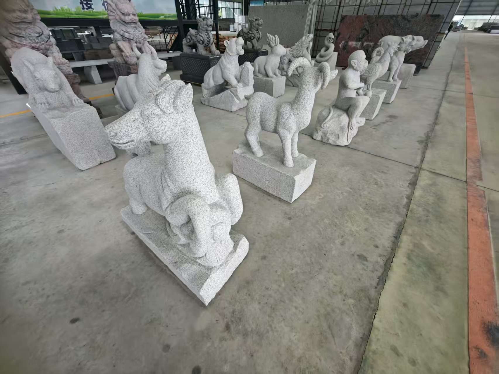 丽江 芝麻白花岗岩造型立体雕刻——十二生肖