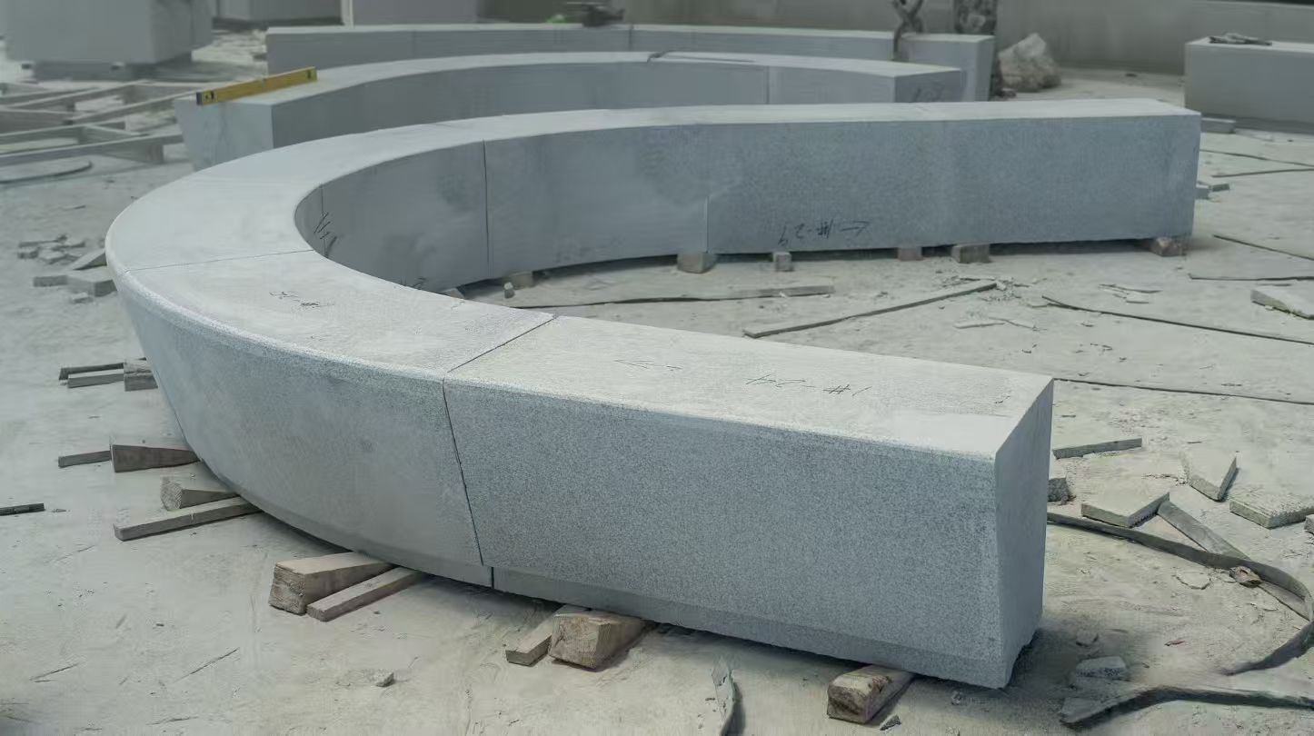 丽江 芝麻白花岗岩光面弧形坐凳