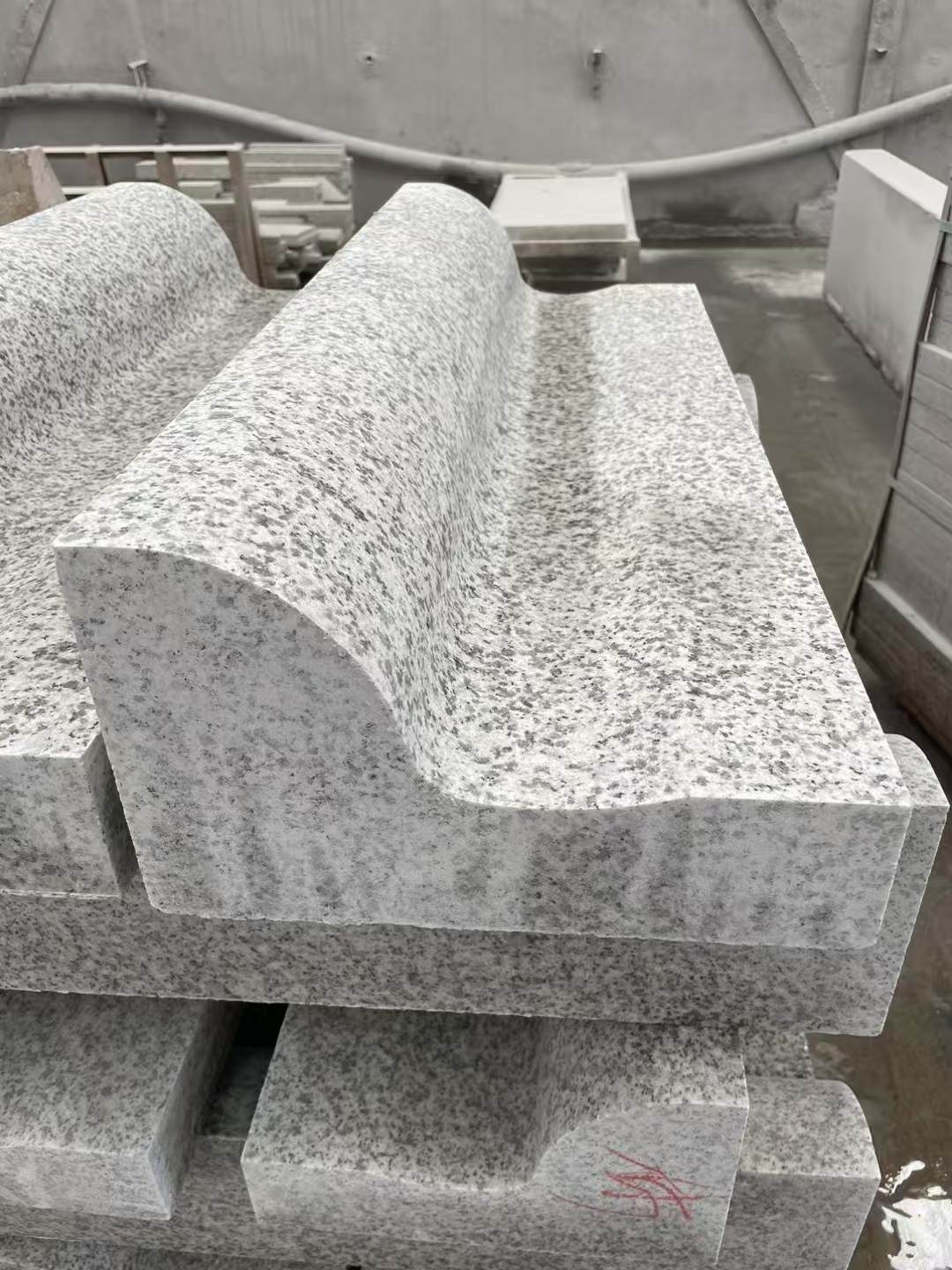 丽江 白麻花岗岩S型路沿石，路侧石，马路牙子等