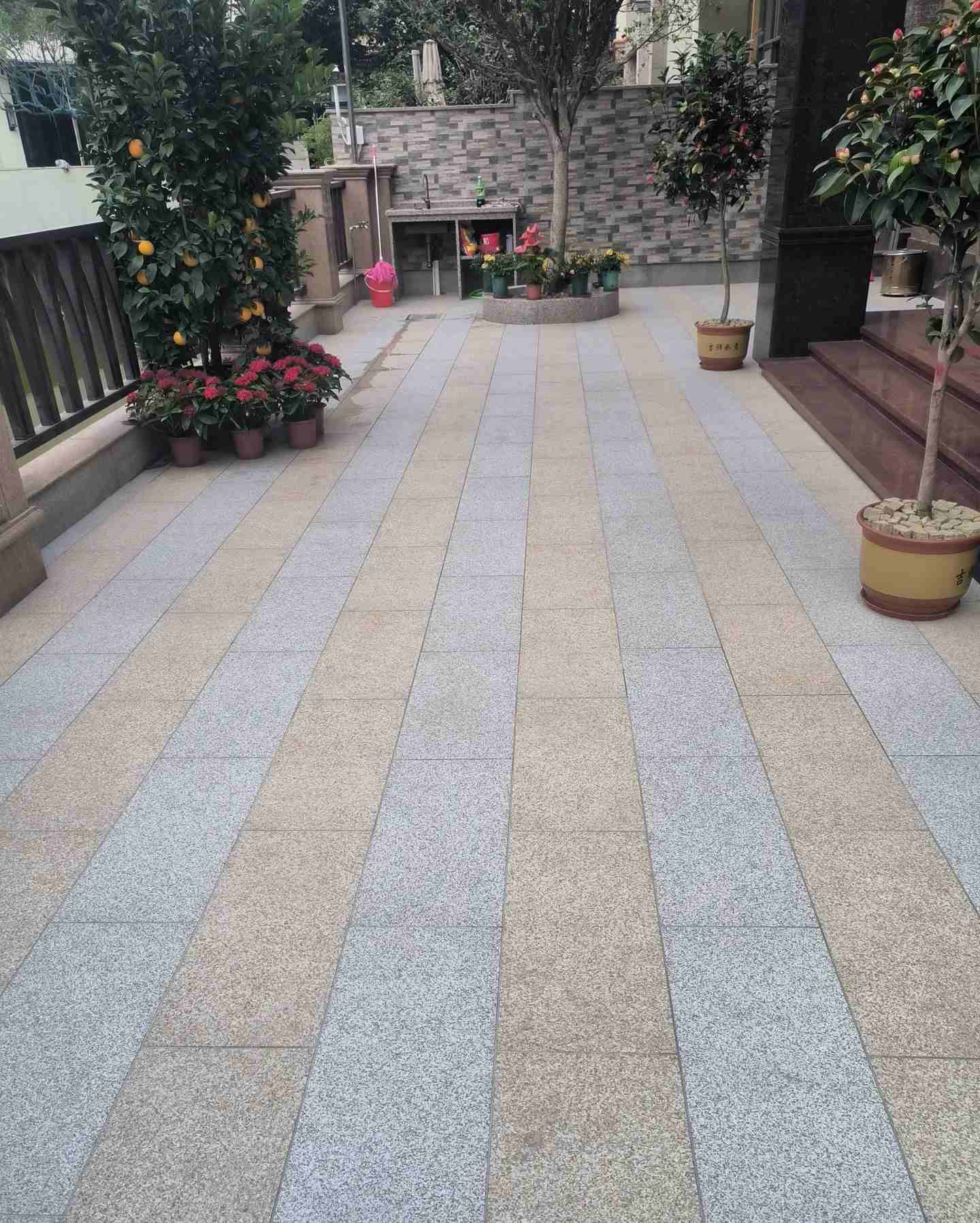 丽江 黄金麻白麻荔枝面庭院铺装展示